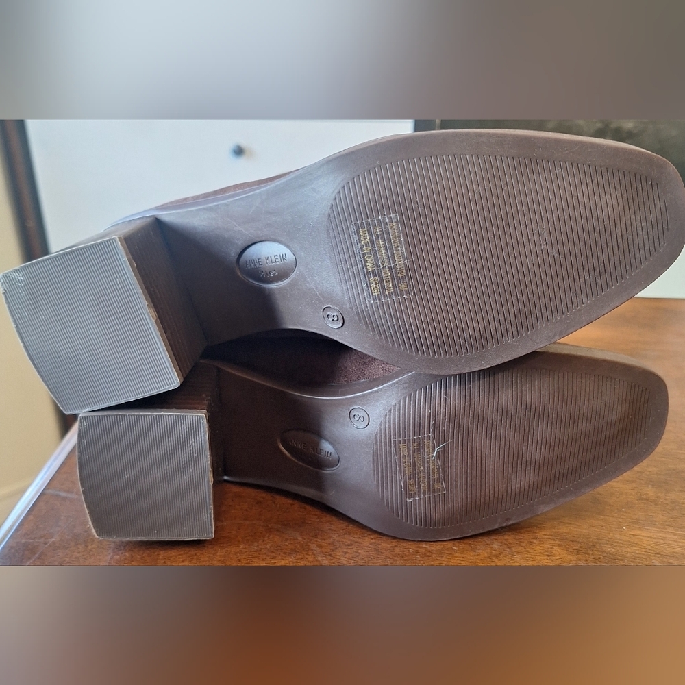 Size 8 Anne Klein Brown Suede Ankle Boots with Zipper - Picture 4 of 5
